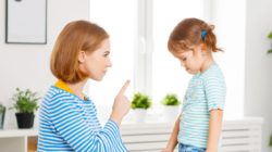 6 Jenis Toxic Parenting yang Perlu Dihindari
